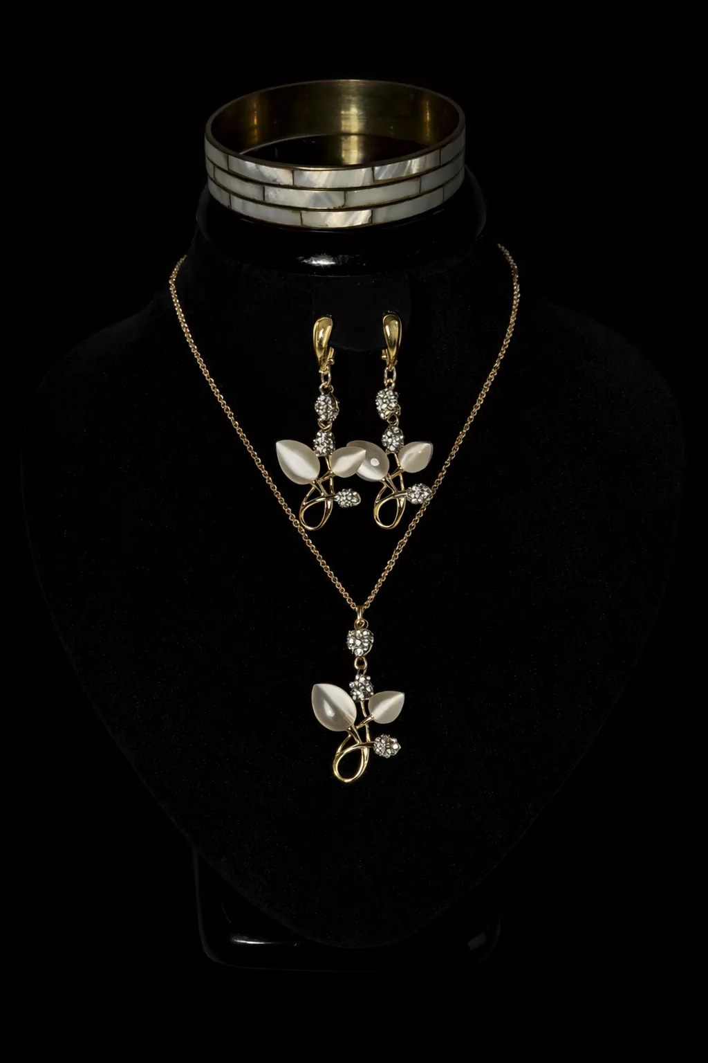 Златна орхидея